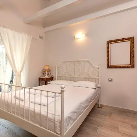 La Corte With Amazing Pool And Garden