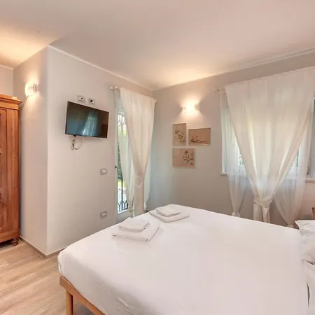 La Corte With Amazing Pool And Garden Villa