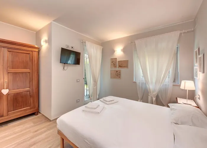 La Corte With Amazing Pool And Garden Villa