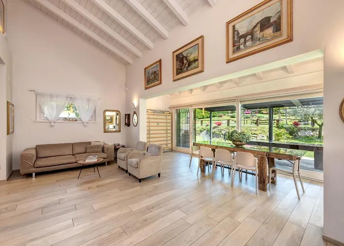 Villa La Corte With Amazing Pool And Garden Colico